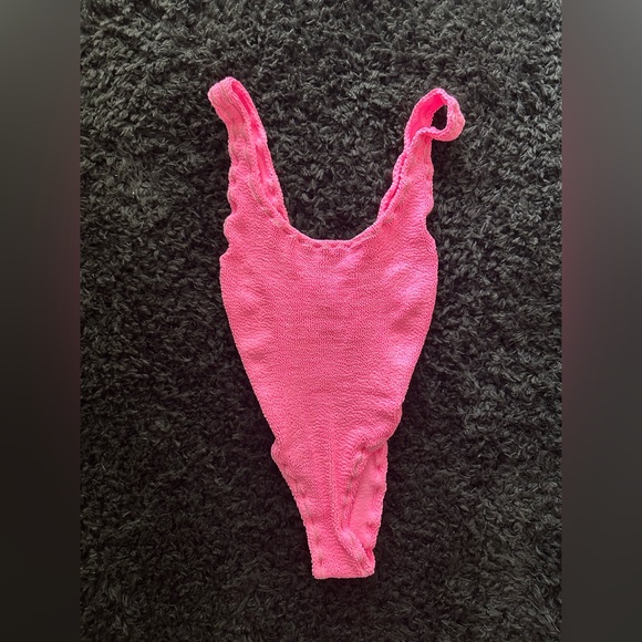 New Reina Olga Ruby Textured High Cut Swimsuit Hot Pink One Size - Picture 2 of 4